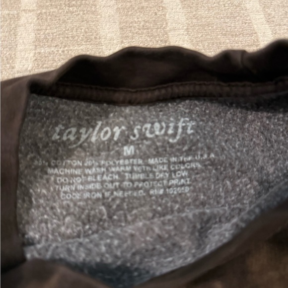 Taylor Swift Ivy Crewneck — Official Merch - Picture 3 of 4